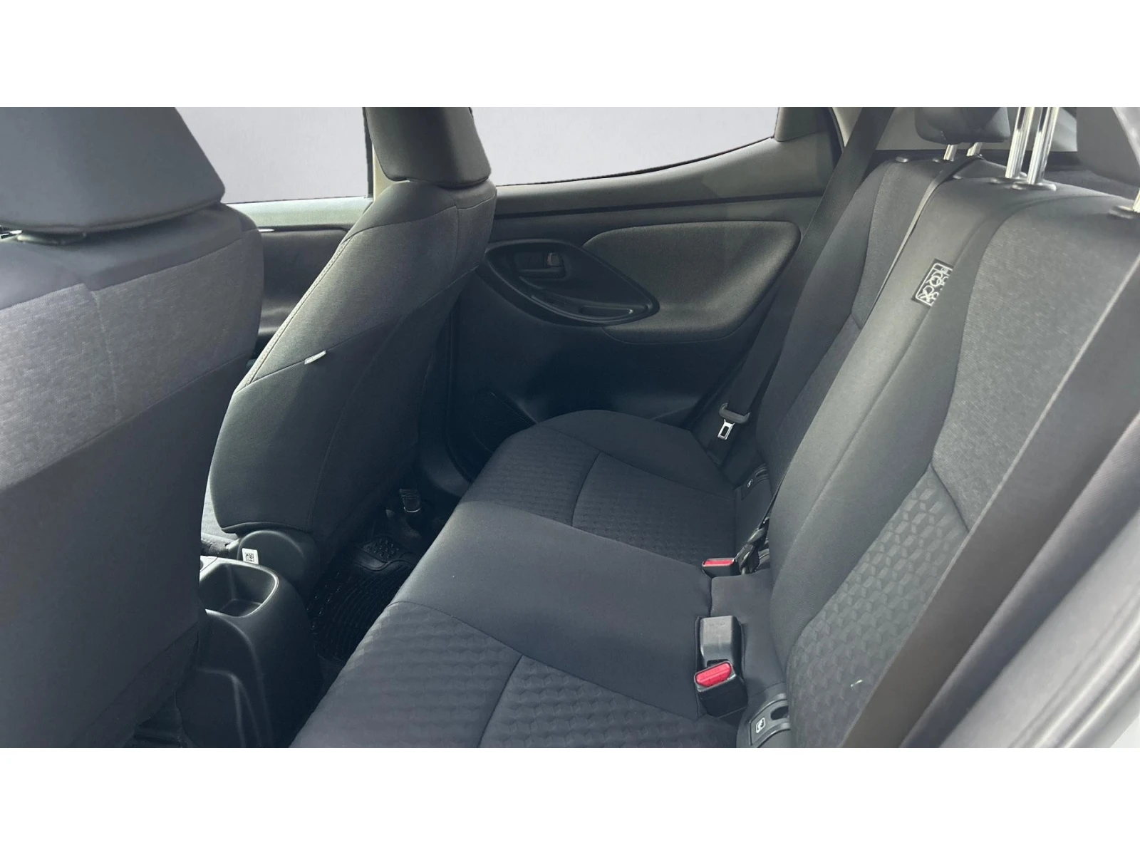 Toyota Yaris    260 . | Mobile.bg   11