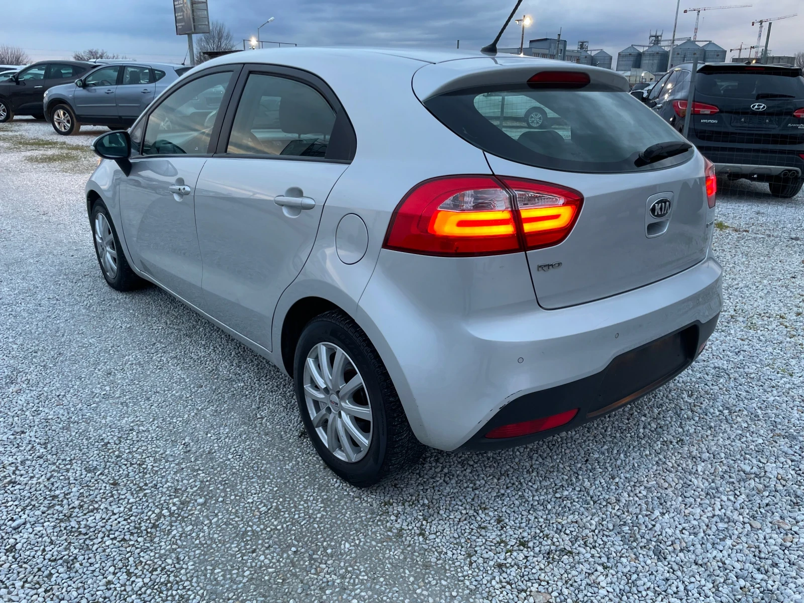 Kia Rio 1.4 crdi навигация фул екстри - изображение 8