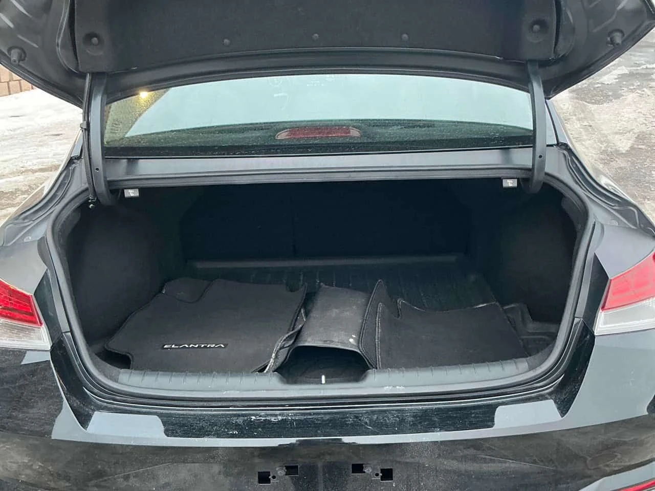 Hyundai Elantra Ultimate  CARFAX | Mobile.bg � ����������� 14