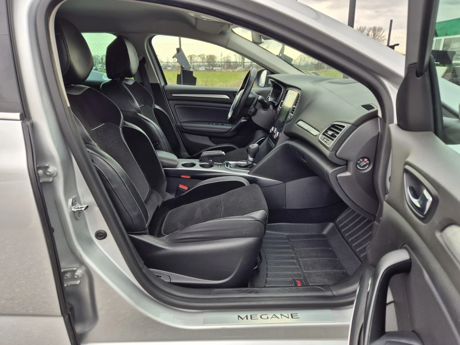 Renault Megane, снимка 16 - Автомобили и джипове - 53891240