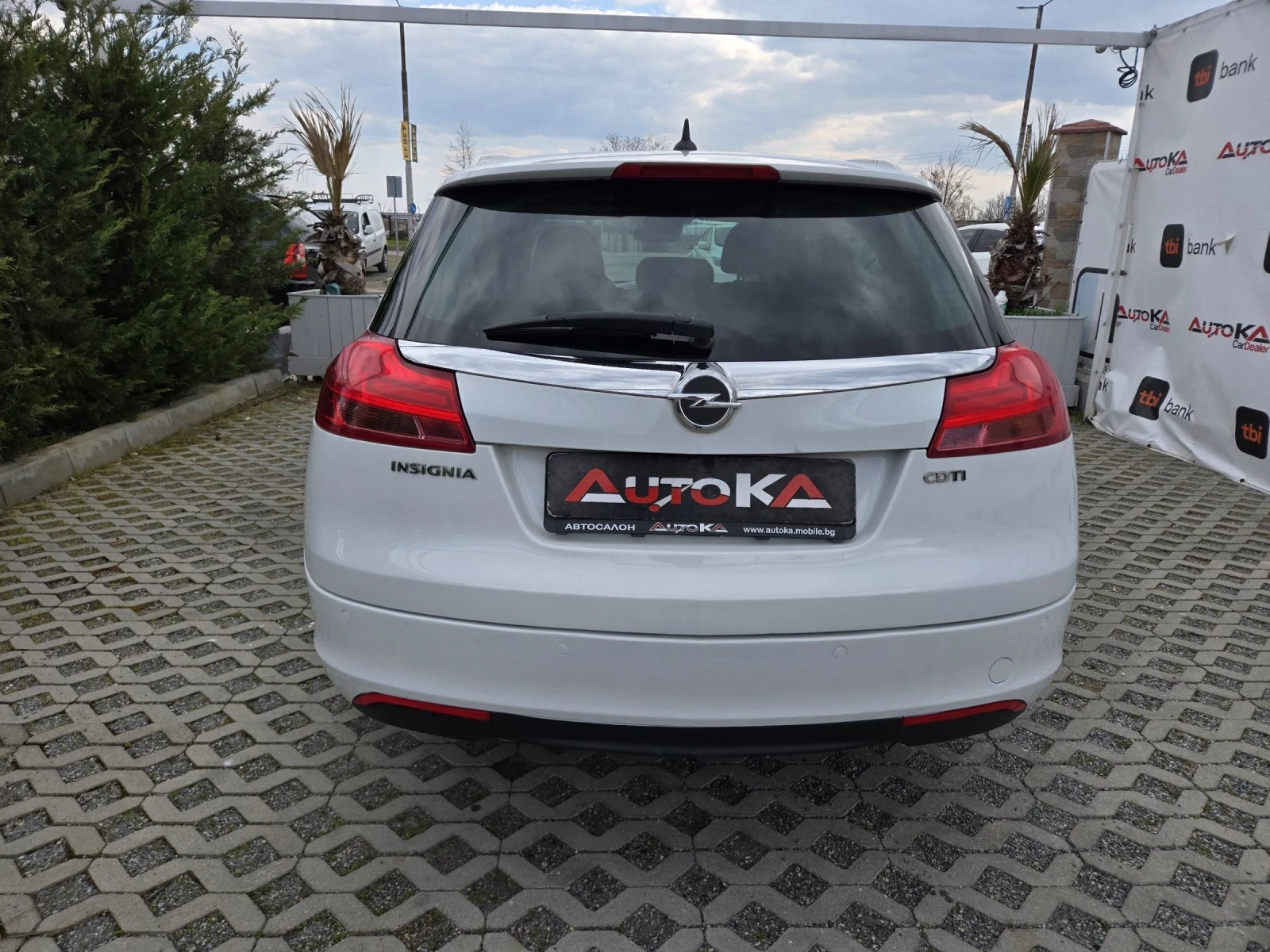 Opel Insignia 2.0CDTI-160кс= АВТОМАТ= ПАНОРАМА= ПОДГРЕВ= НАВИ, снимка 4 - Автомобили и джипове - 53977930