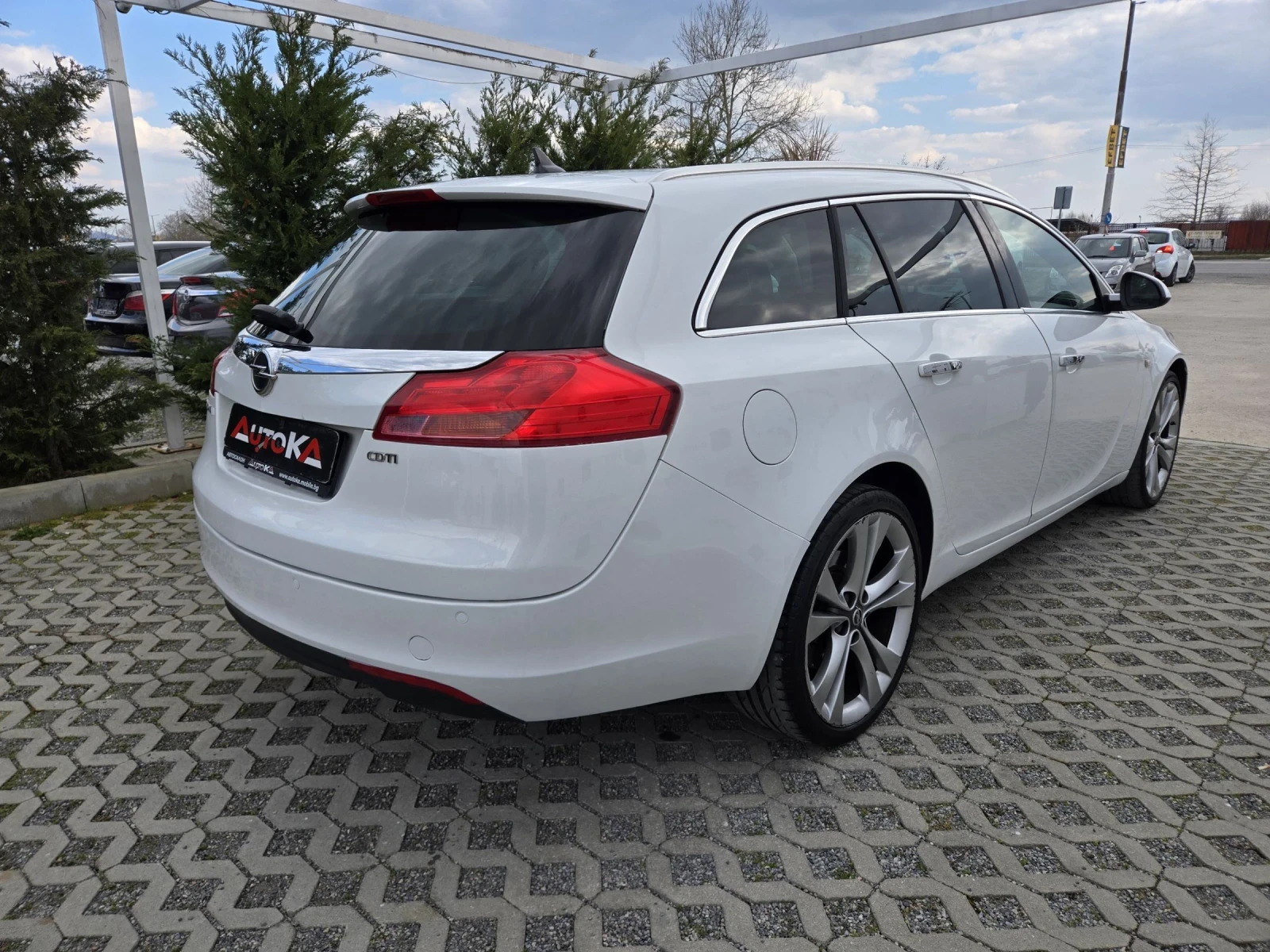Opel Insignia 2.0CDTI-160кс= АВТОМАТ= ПАНОРАМА= ПОДГРЕВ= НАВИ, снимка 3 - Автомобили и джипове - 53977930
