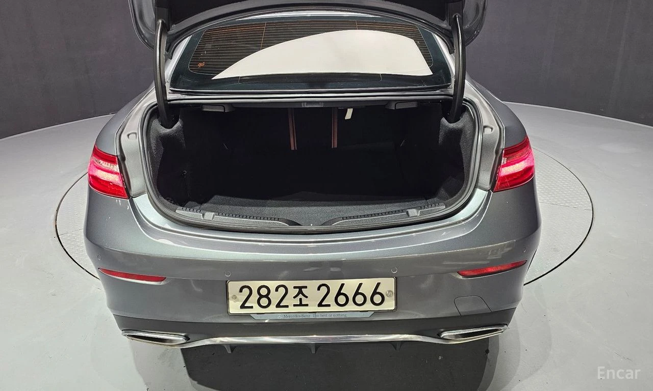 Mercedes-Benz E 220 d* COUPE* AMG* HEAD-UP* AMBIENT* ПАНОРАМА* КАМЕРА, снимка 6 - Автомобили и джипове - 54623327