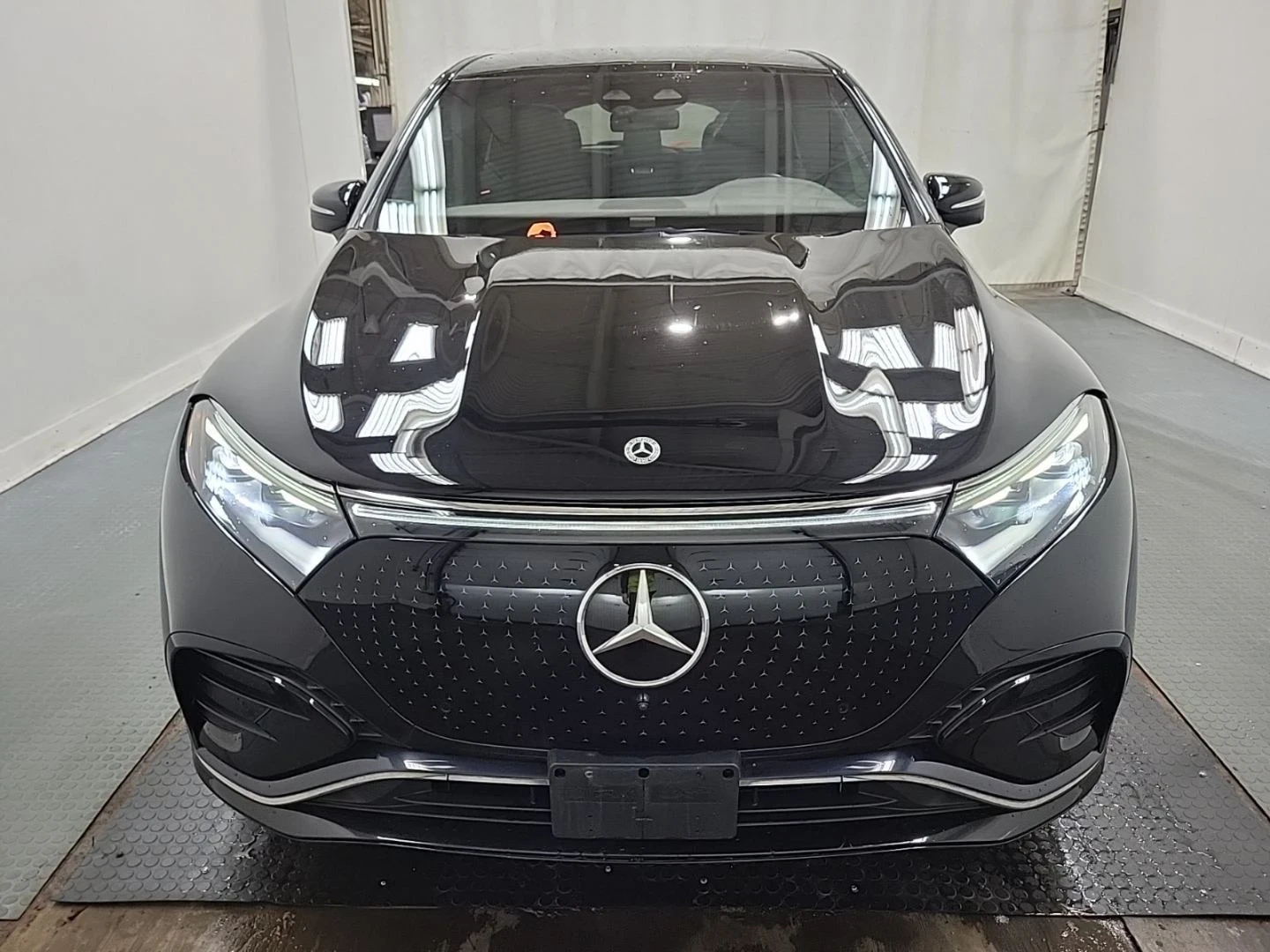 Mercedes-Benz EQS 450 AMG* 4Matic* Distronic* 360* Hyperscreen* Burm, снимка 2 - Автомобили и джипове - 54750151