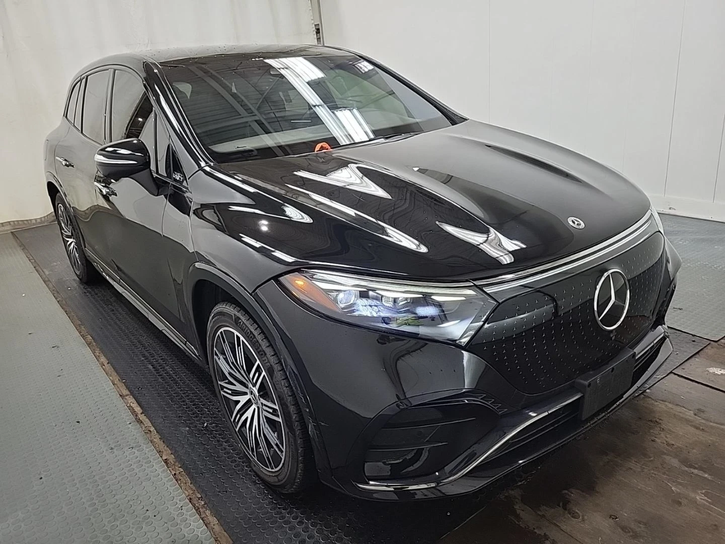 Mercedes-Benz EQS 450 AMG* 4Matic* Distronic* 360* Hyperscreen* Burm, снимка 3 - Автомобили и джипове - 54750151