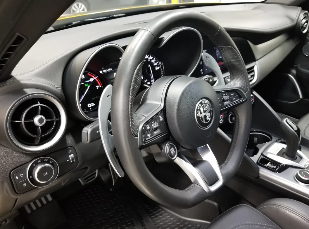 Alfa Romeo Giulia Veloce Q4, снимка 11 - Автомобили и джипове - 55009052