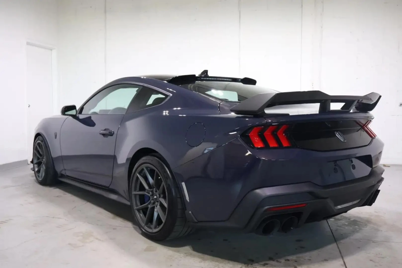 Ford Mustang DARK HORSE PREMIUM ЦЕНА ДО БЪЛГАРИЯ АВТОКРЕДИТ, снимка 3 - Автомобили и джипове - 55504061
