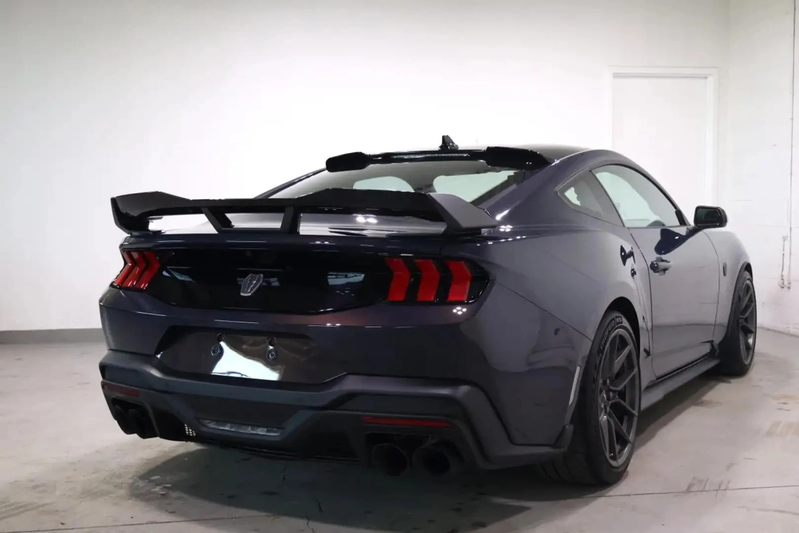 Ford Mustang DARK HORSE PREMIUM ЦЕНА ДО БЪЛГАРИЯ АВТОКРЕДИТ, снимка 4 - Автомобили и джипове - 55504061