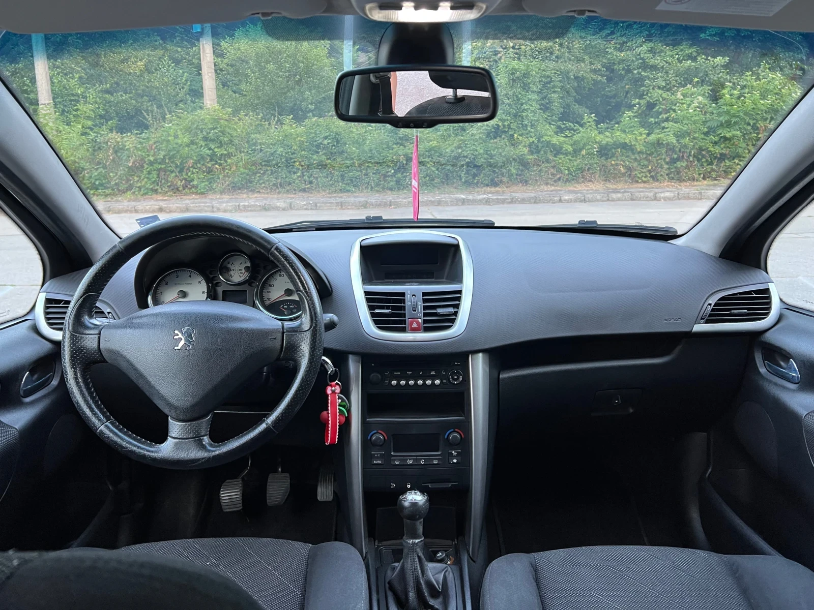 Peugeot 207 1.6i 16V, снимка 10 - Автомобили и джипове - 55646796