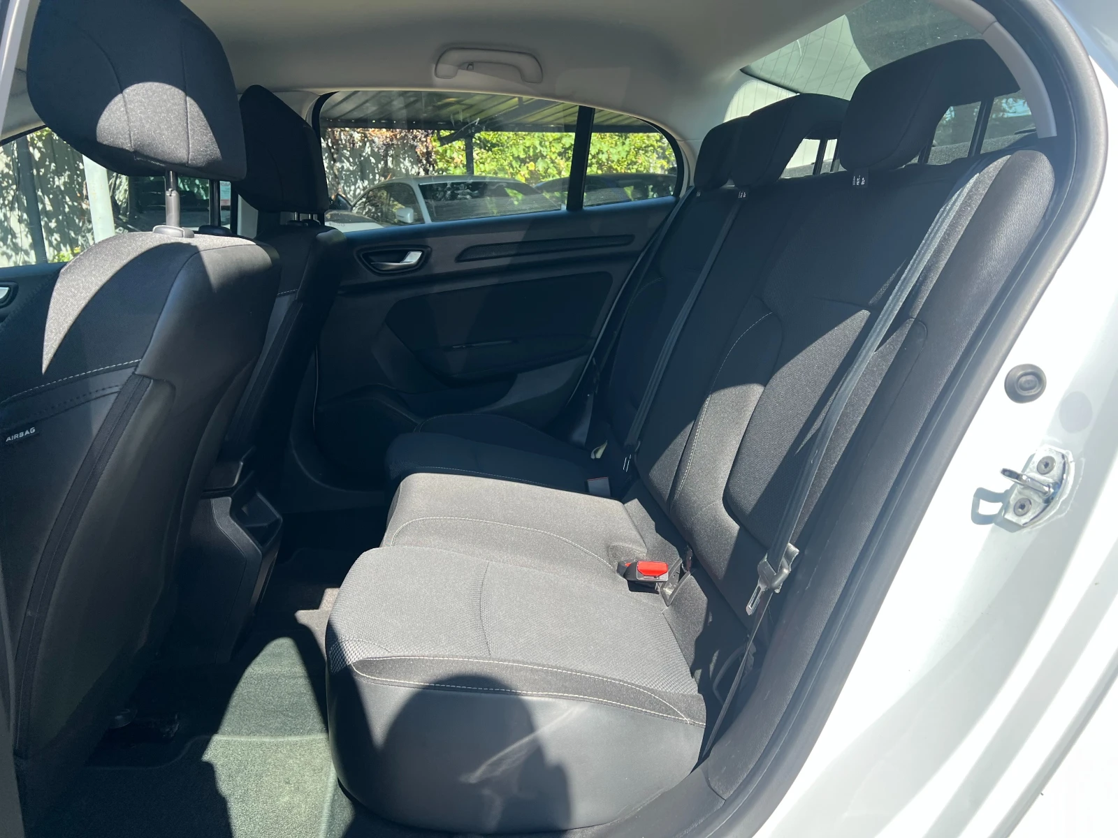 Renault Megane Tce 115 k.с 6МТ , снимка 12 - Автомобили и джипове - 55987235