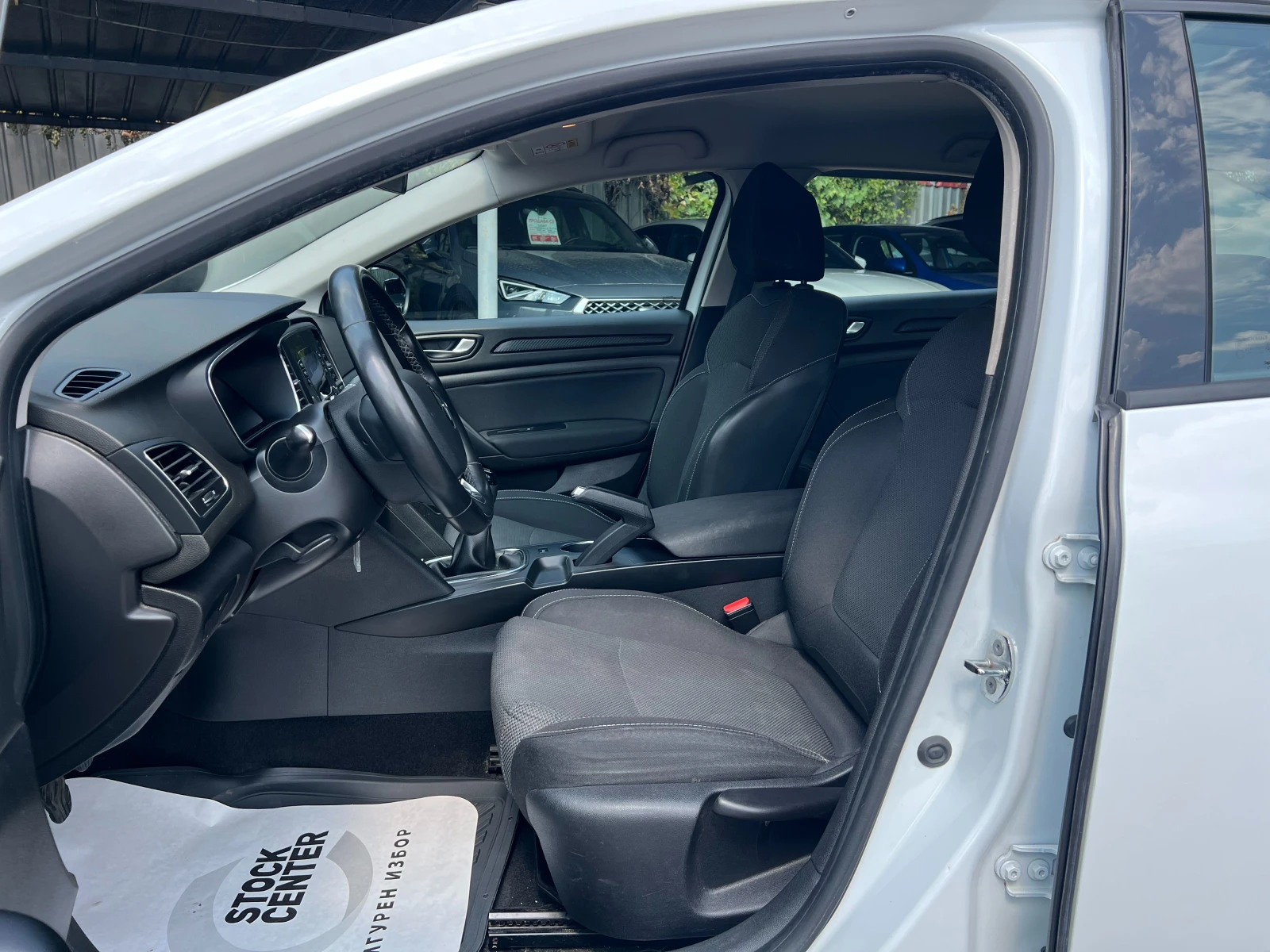 Renault Megane Tce 115 k.с 6МТ , снимка 9 - Автомобили и джипове - 55987235