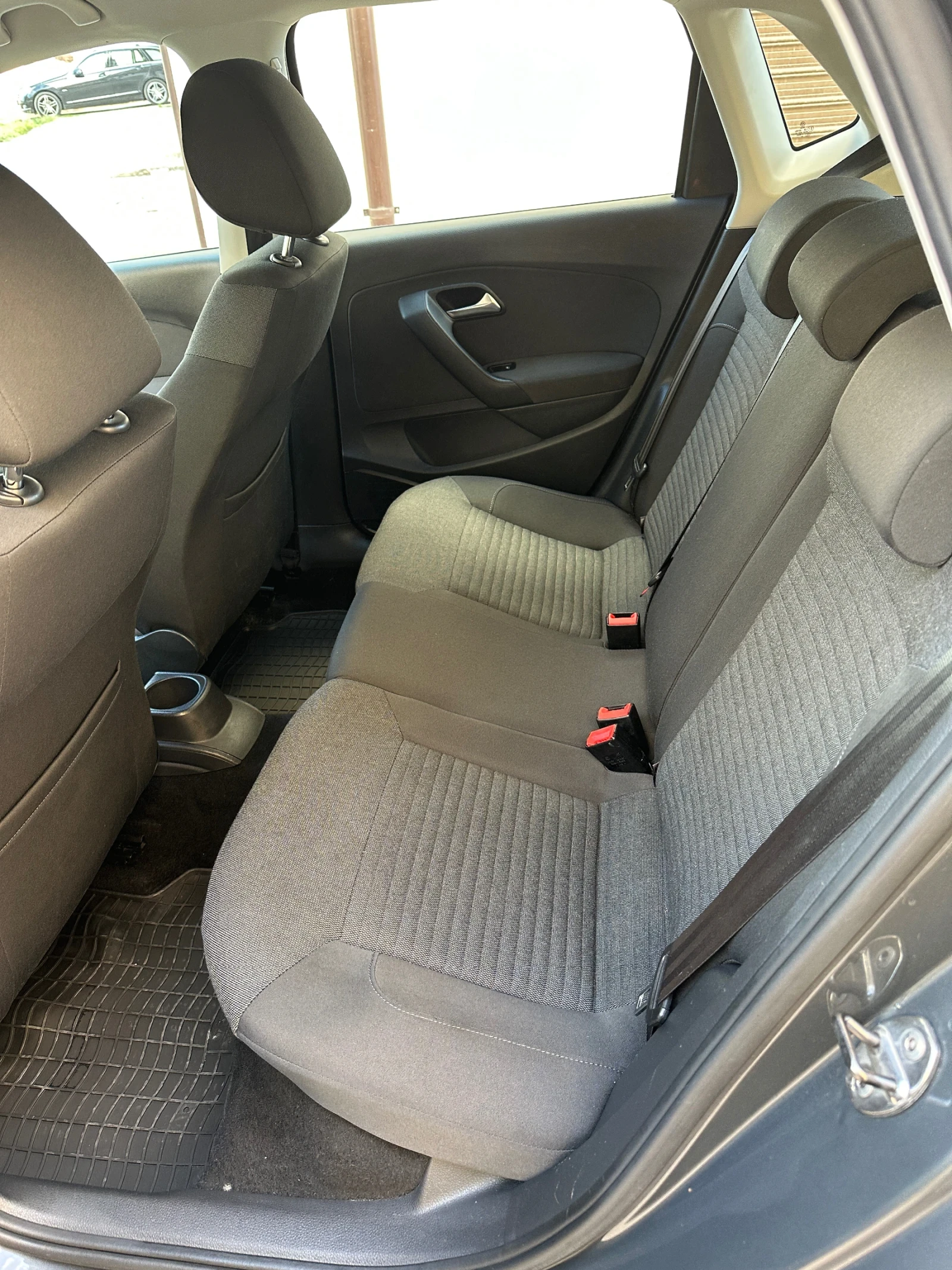 VW Polo 1.4i* 85 коня* , снимка 12 - Автомобили и джипове - 56334591