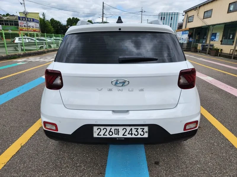 Hyundai Venue 1.6 FLUX, снимка 4 - Автомобили и джипове - 55012074