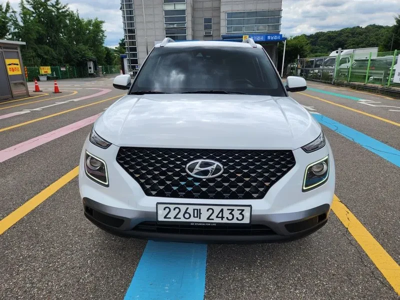 Hyundai Venue 1.6 FLUX, снимка 2 - Автомобили и джипове - 55012074
