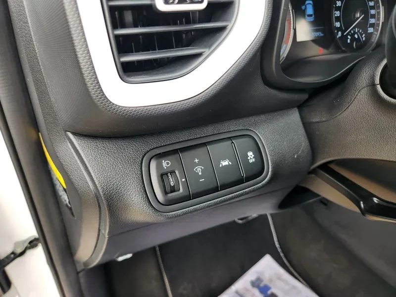 Hyundai Venue 1.6 FLUX, снимка 9 - Автомобили и джипове - 55012074