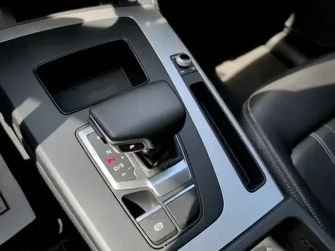 Audi Q5 Distronic* Lane assist* Blind spot* Carplay, снимка 10 - Автомобили и джипове - 55602429