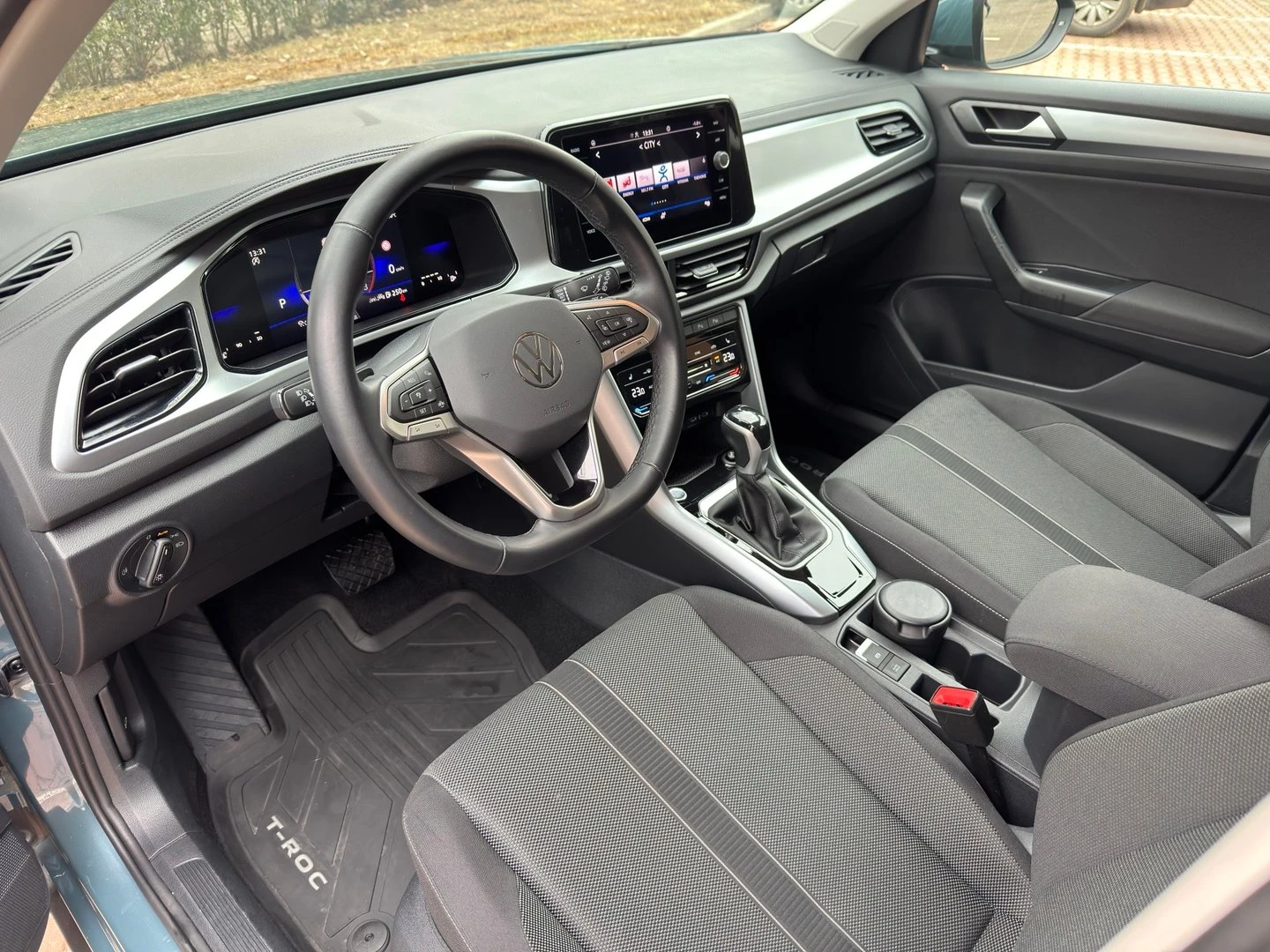 VW T-Roc VW T- Roc Life Plus 1.5 TSI OPF DSG - изображение 7