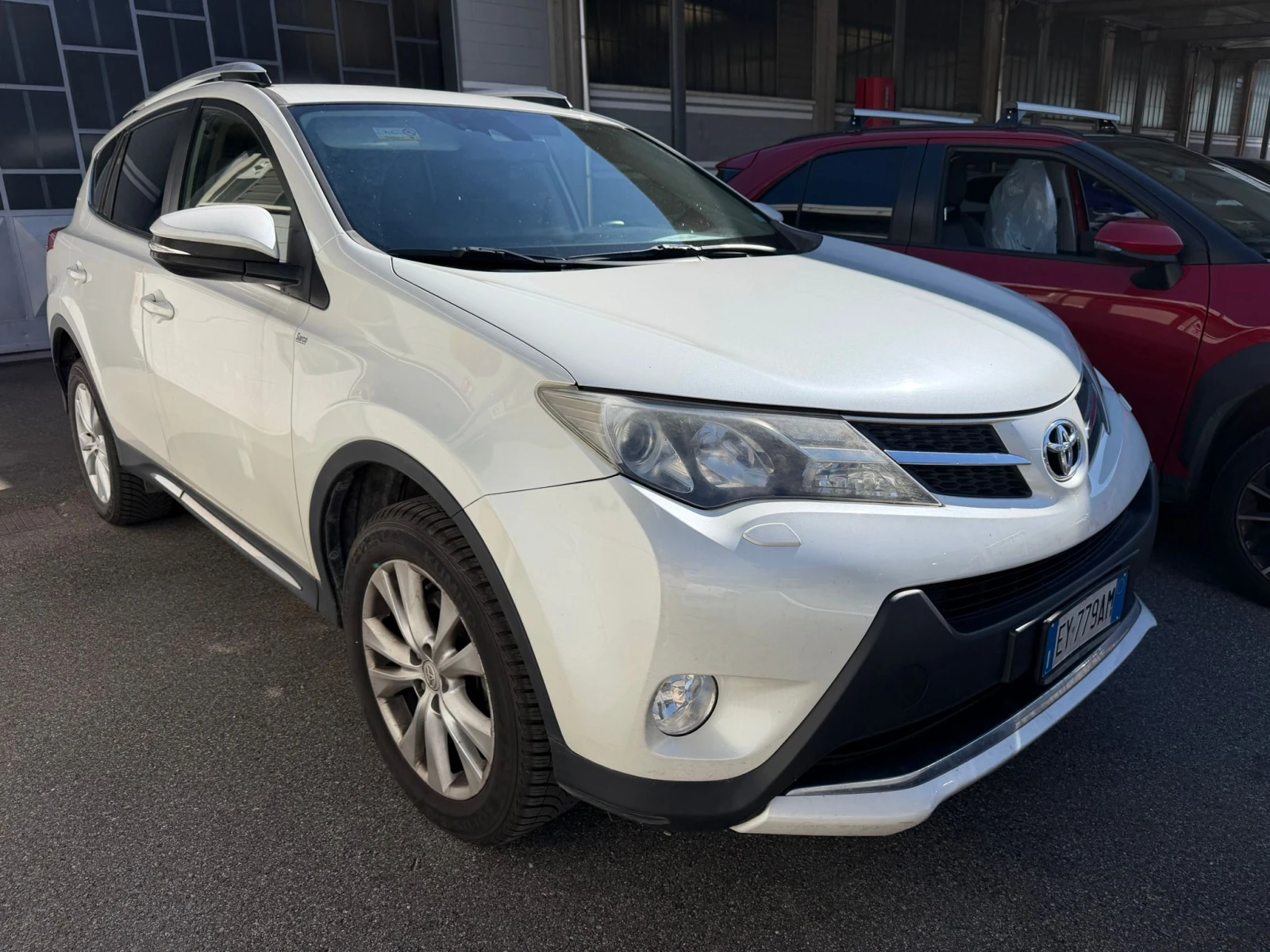 Toyota Rav4 2.0D4D LOUNGE WNITE EDITION, снимка 4 - Автомобили и джипове - 54046381