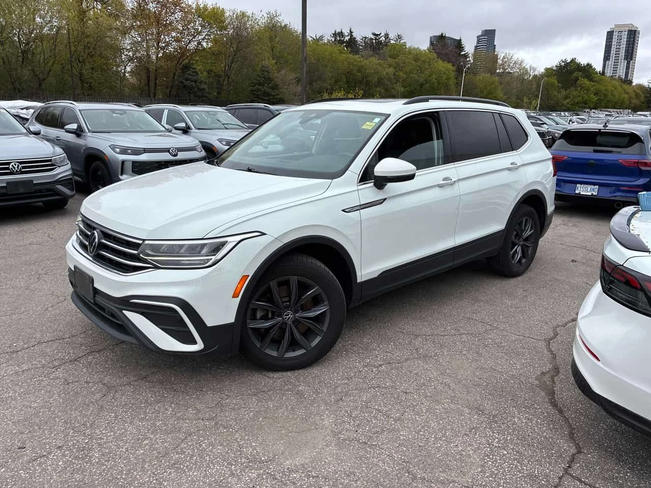 VW Tiguan * Comfortline * CARFAX * ОТ ПРЕДСТАВИТЕЛСТВО, снимка 2 - Автомобили и джипове - 54881758