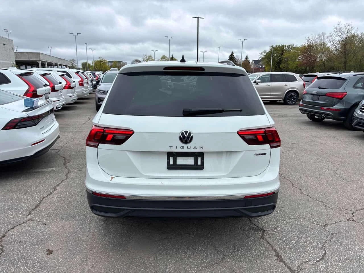 VW Tiguan * Comfortline * CARFAX * ОТ ПРЕДСТАВИТЕЛСТВО, снимка 4 - Автомобили и джипове - 54881758