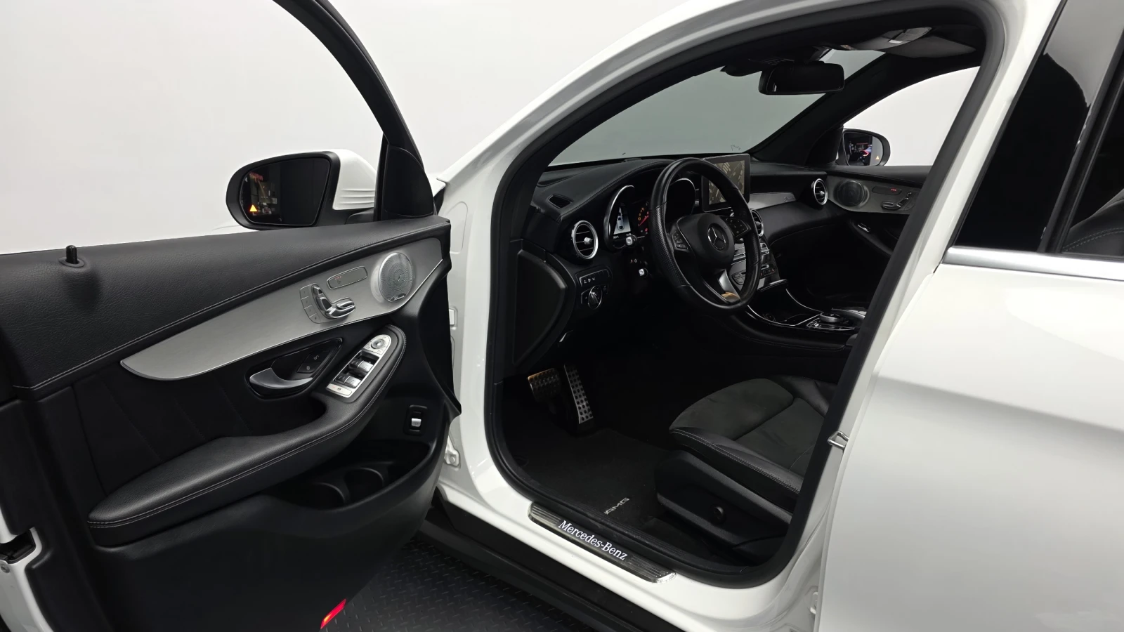 Mercedes-Benz GLC 300 AMG PK* 360* HEAD-UP* BURMASTER* KEYLESS* КРАЙНА Ц, снимка 9 - Автомобили и джипове - 55088617