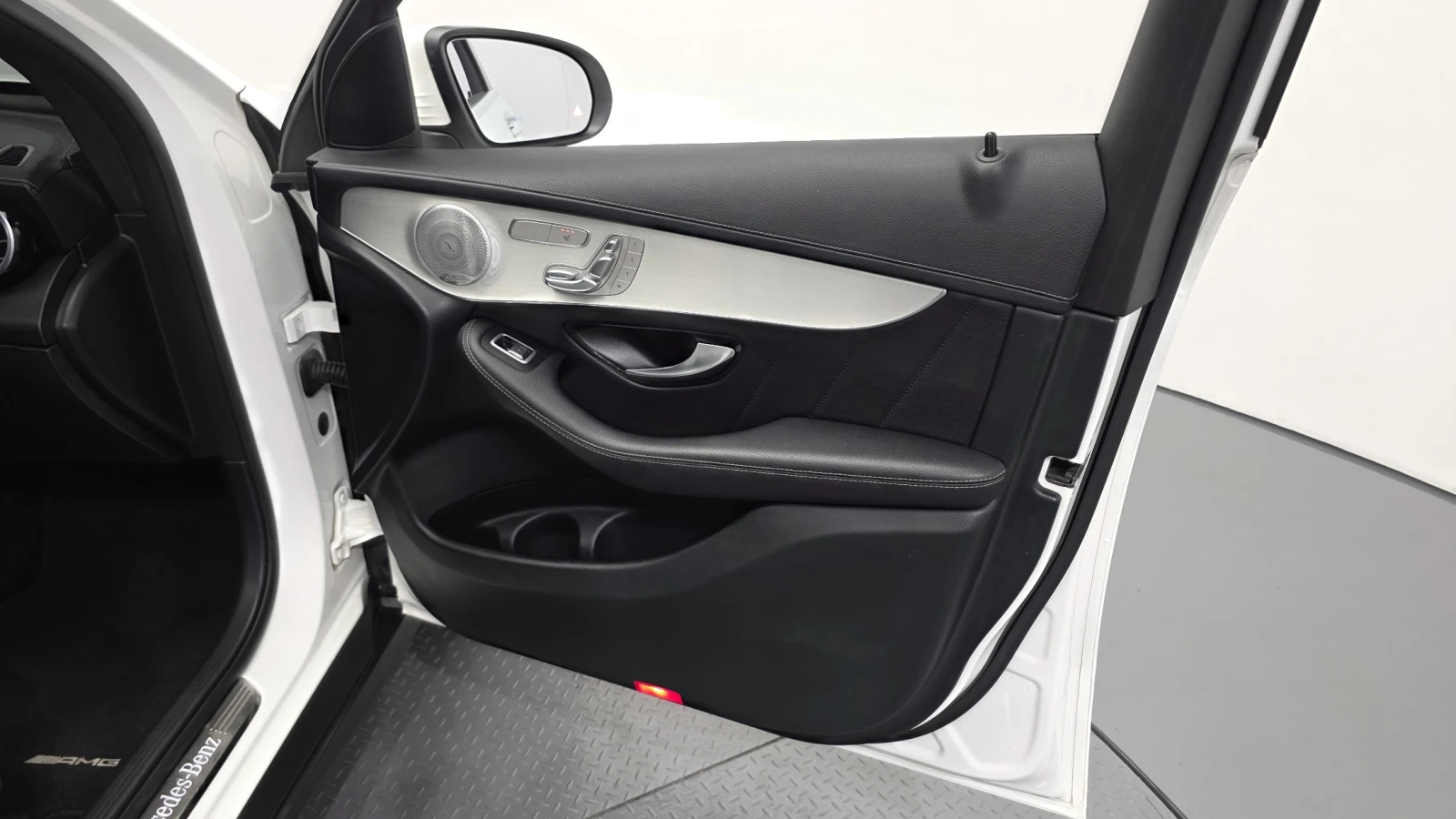 Mercedes-Benz GLC 300 AMG PK* 360* HEAD-UP* BURMASTER* KEYLESS* КРАЙНА Ц, снимка 13 - Автомобили и джипове - 55088617