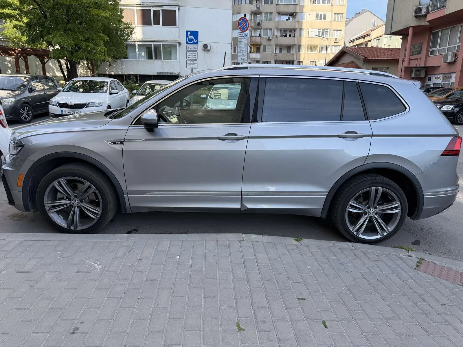 VW Tiguan   R-Line  4 Motion, снимка 6 - Автомобили и джипове - 55313180