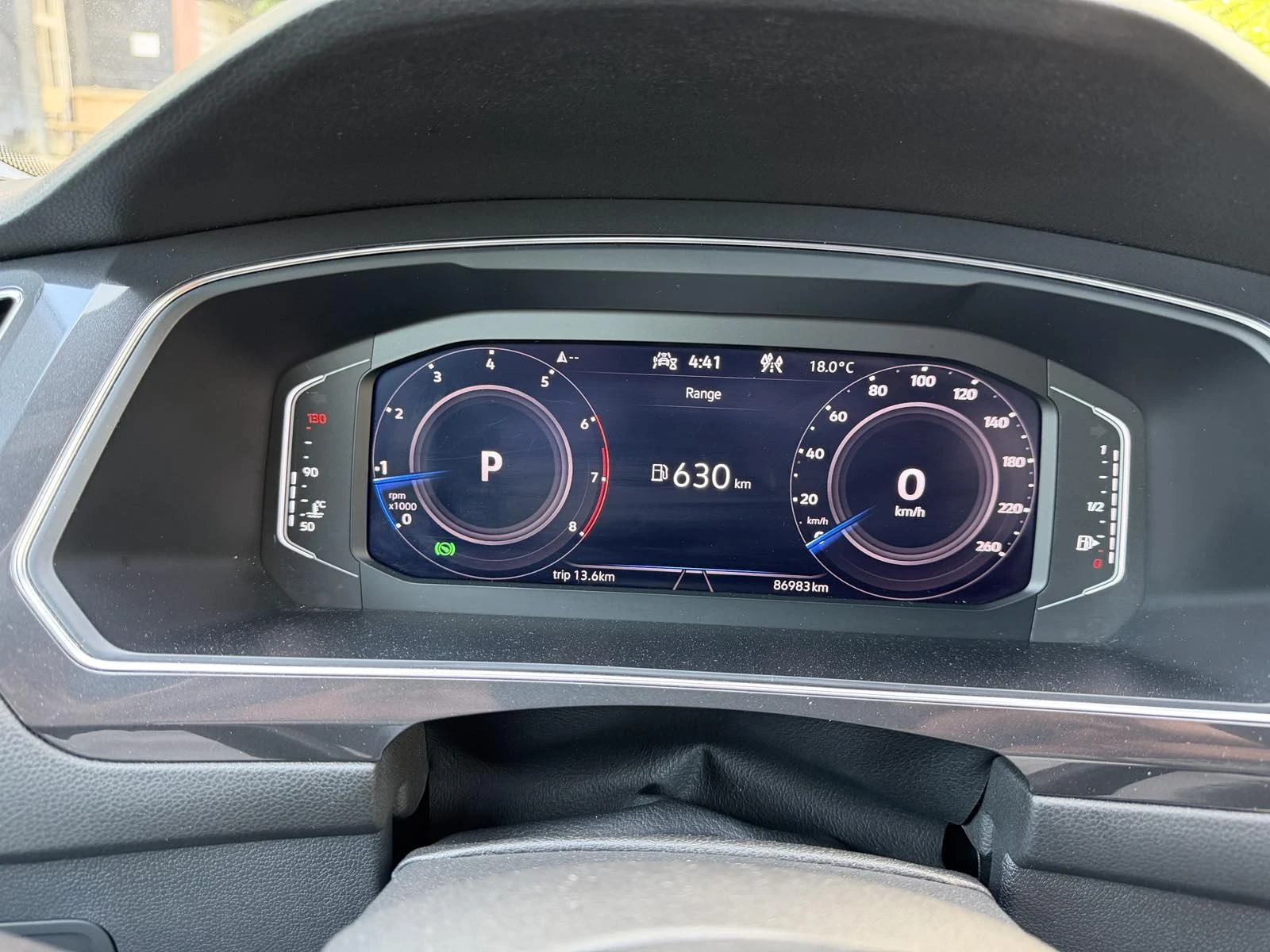 VW Tiguan   R-Line  4 Motion, снимка 10 - Автомобили и джипове - 55313180