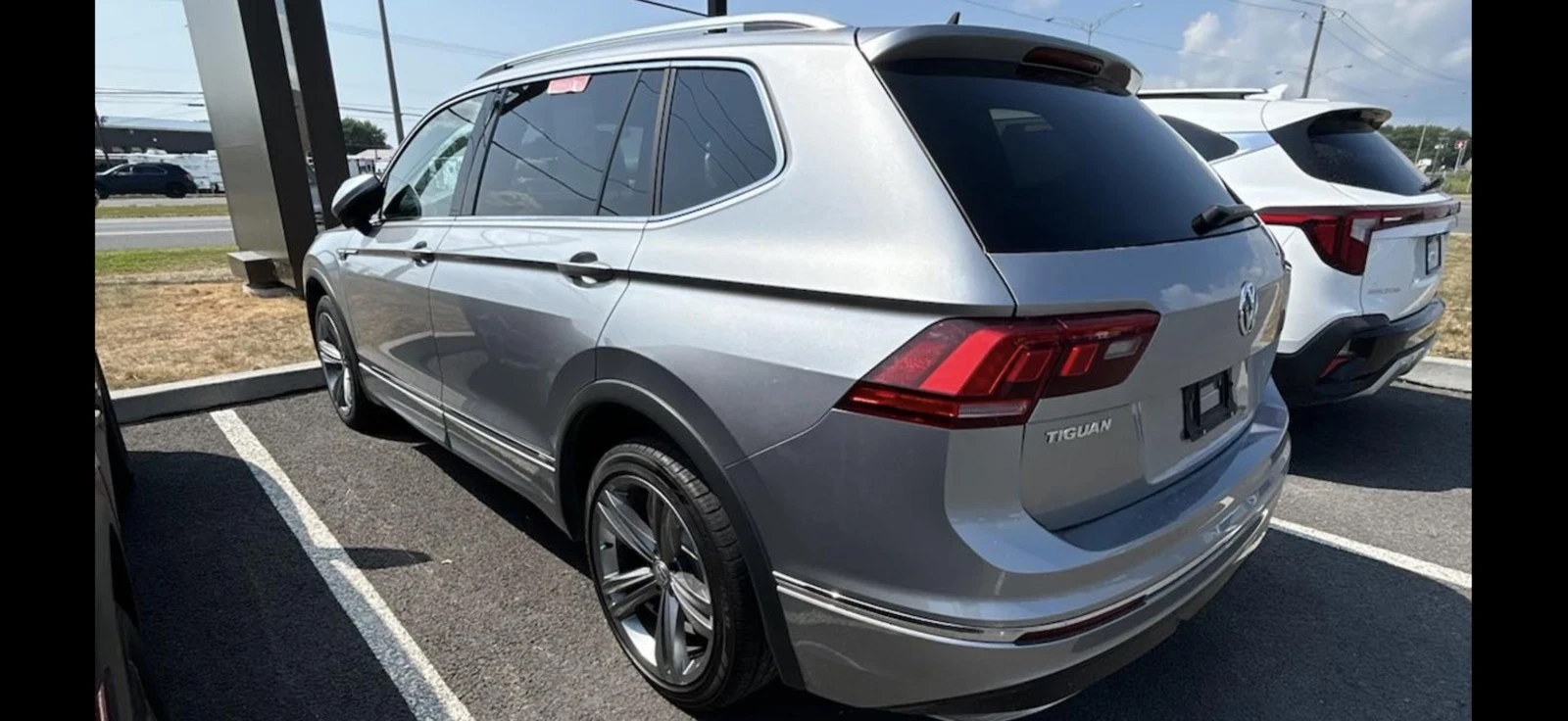 VW Tiguan   R-Line  4 Motion, снимка 3 - Автомобили и джипове - 55313180
