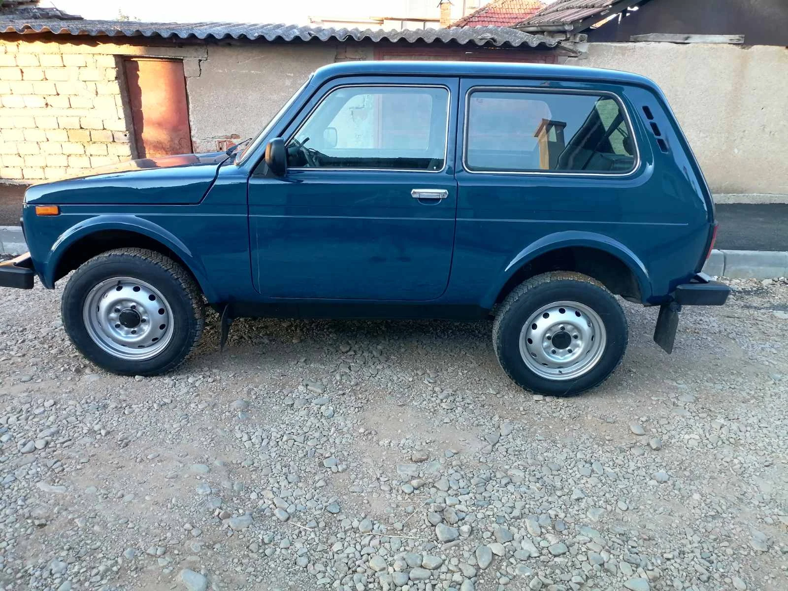 Lada Niva 1.7, снимка 3 - Автомобили и джипове - 55513693