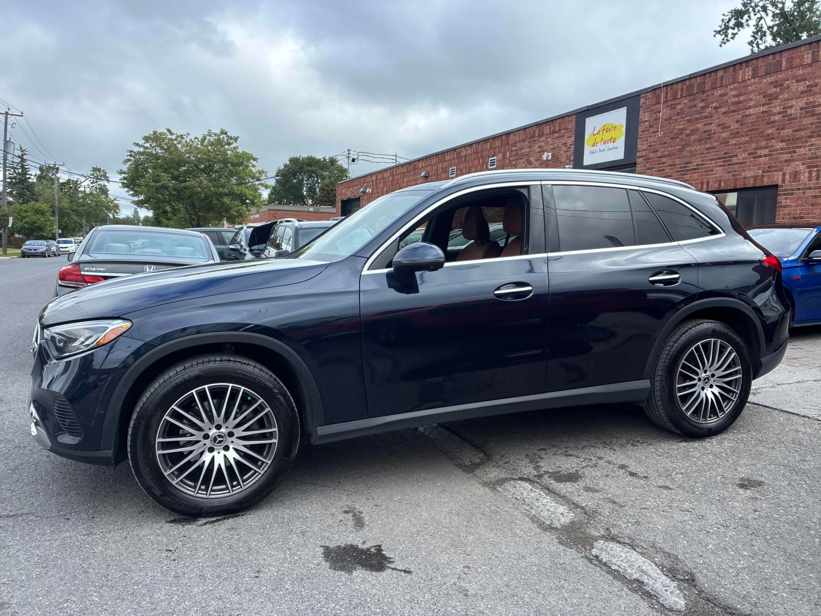 Mercedes-Benz GLC * 300 * CARFAX * БЕЗ ПЪРВОНАЧАЛНА ВНОСКА, снимка 2 - Автомобили и джипове - 55858174
