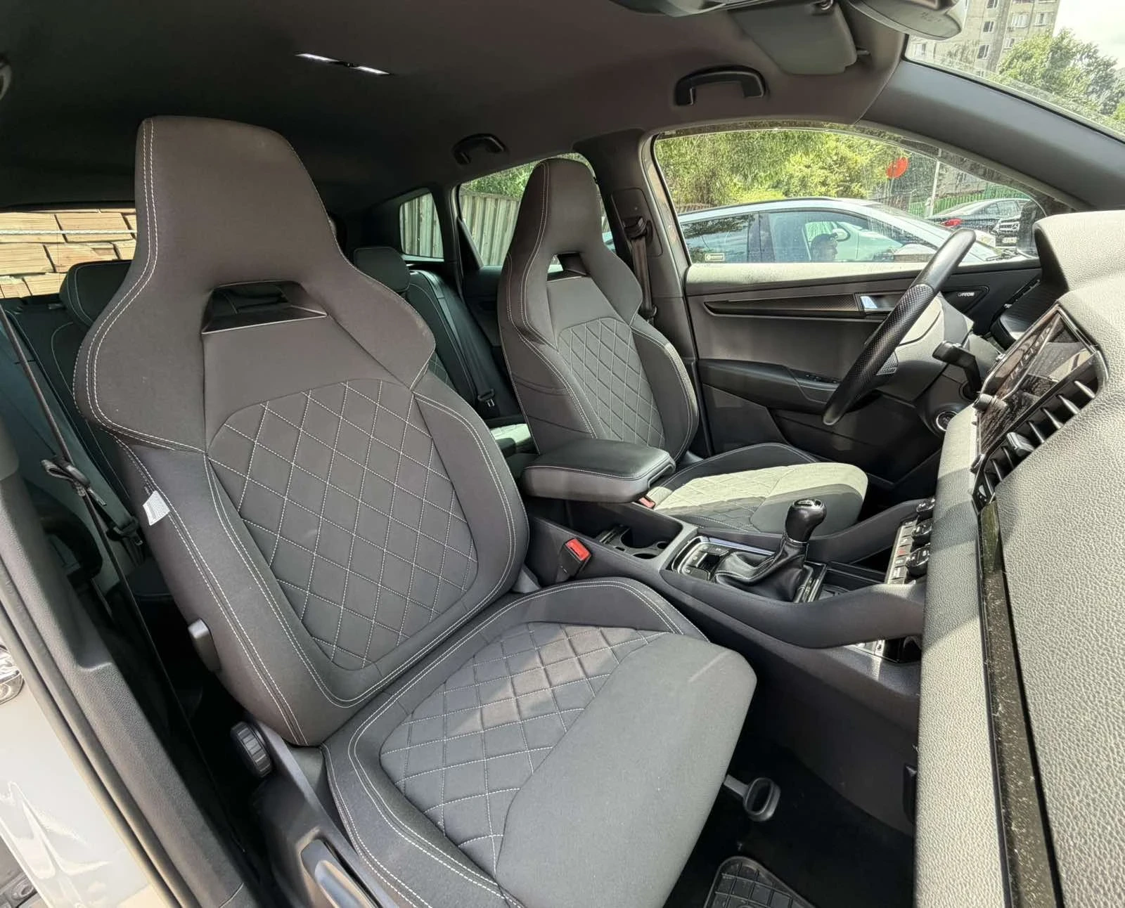 Skoda Karoq 1.5tsi, снимка 8 - Автомобили и джипове - 55890950