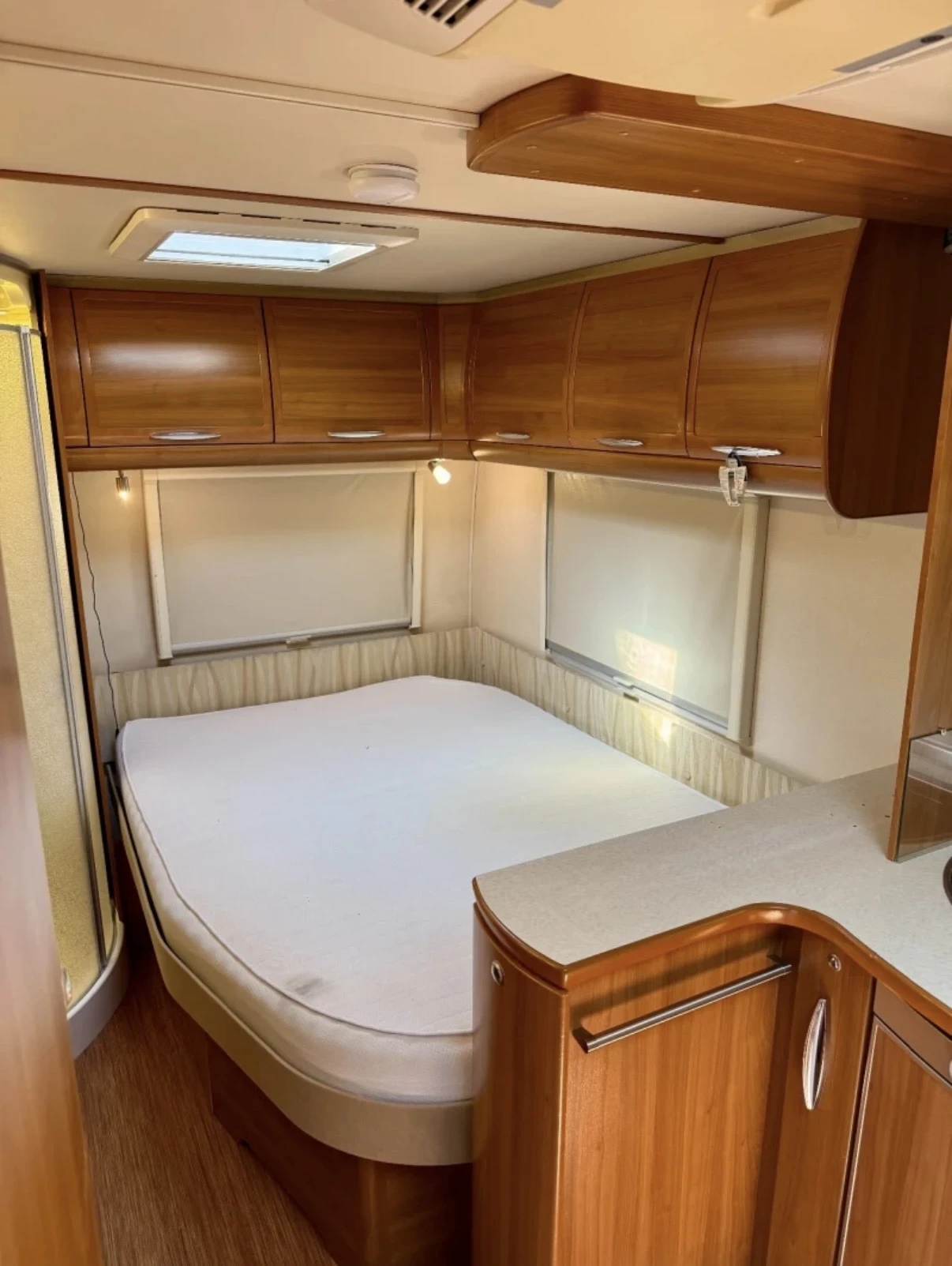 Каравана Fendt Platin, снимка 4 - Каравани и кемпери - 54207455