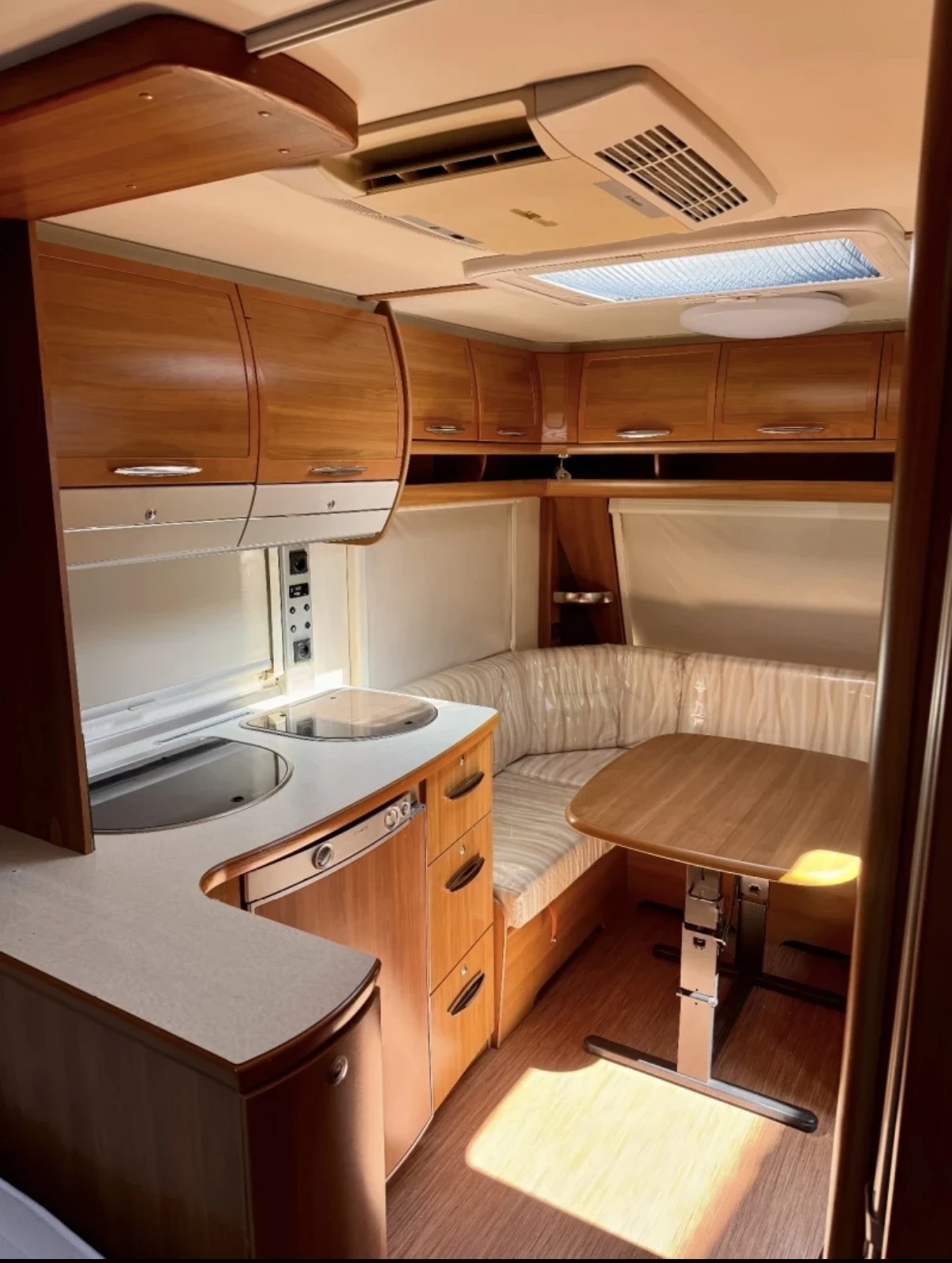 Каравана Fendt Platin, снимка 3 - Каравани и кемпери - 54207455