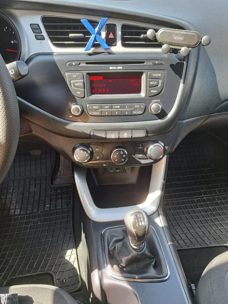 Kia Ceed 1.4 CRDI / 90 к.с. / 6 скорости, снимка 10 - Автомобили и джипове - 47172267