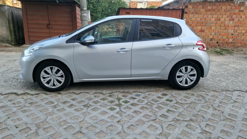 Peugeot 208, снимка 2 - Автомобили и джипове - 48460864