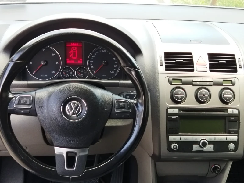 VW Touran 2.0 TDI 140к.с., снимка 6 - Автомобили и джипове - 47469310