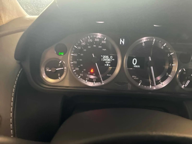 Aston Martin V8 Vantage * 2dr Cpe Sportshift * CARFAX * ЦЕНА ДО БГ, снимка 8 - Автомобили и джипове - 53218650