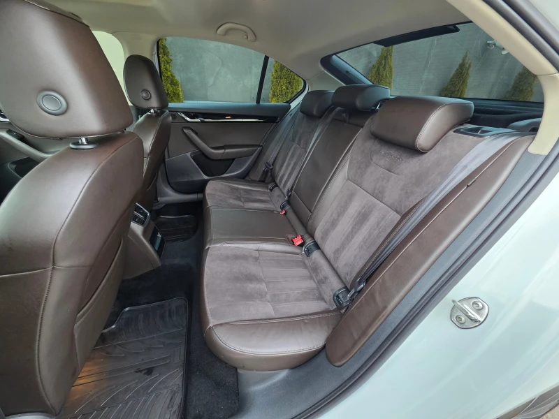 Skoda Octavia III-2.0 TDI-facelift-4X4-Laurin & Klement, снимка 12 - Автомобили и джипове - 53451147