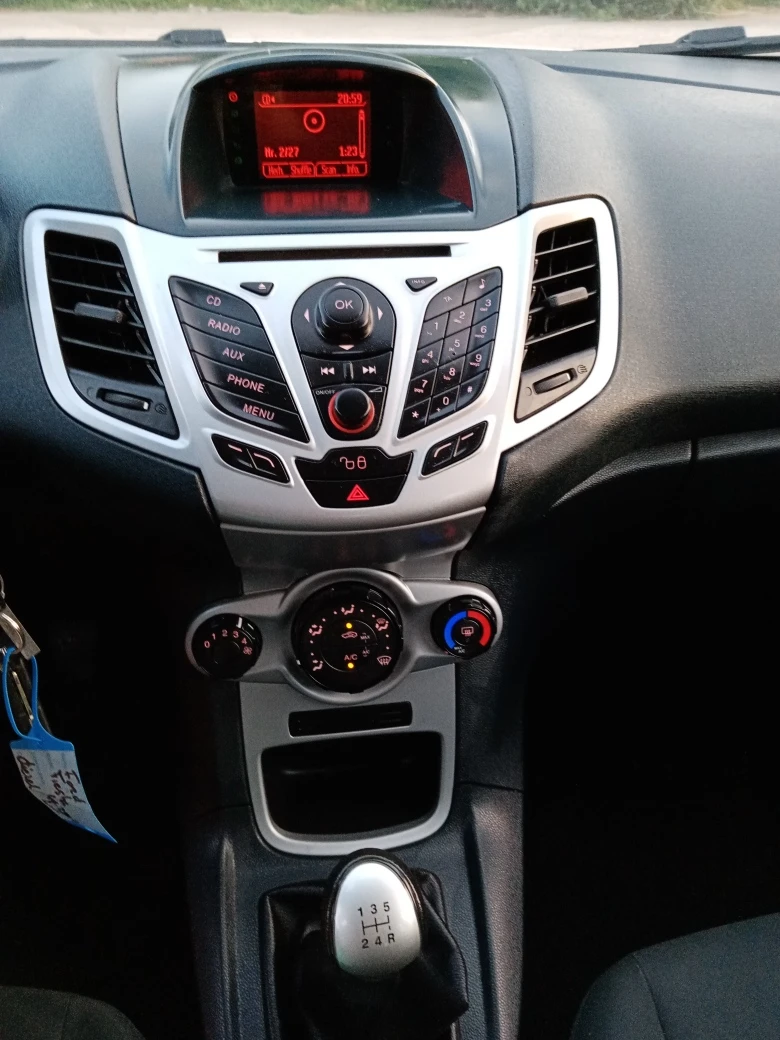 Ford Fiesta 1.6 TDCi Titanium Euro 5B Лизинг, снимка 15 - Автомобили и джипове - 55642413
