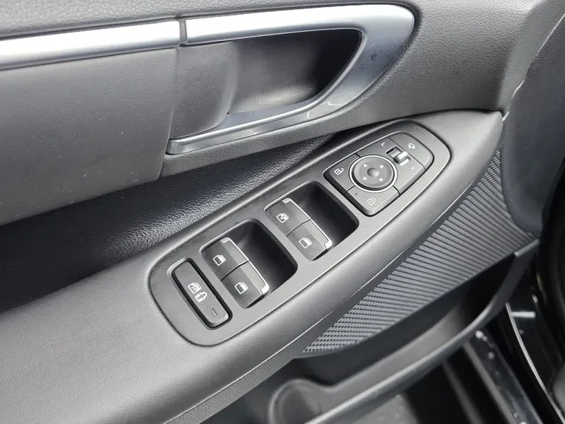 Hyundai Sonata 2.0 Premium, снимка 14 - Автомобили и джипове - 55835842