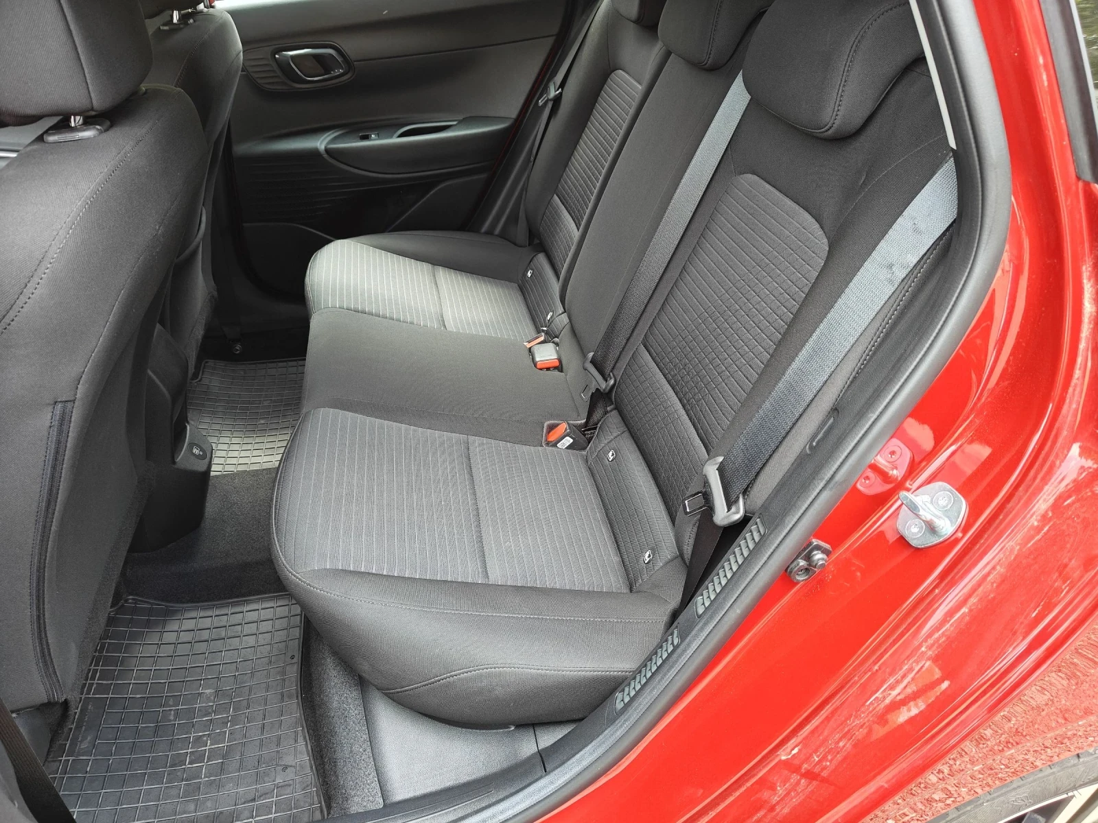 Hyundai I20 1.0 Mild Hybrid - изображение 9