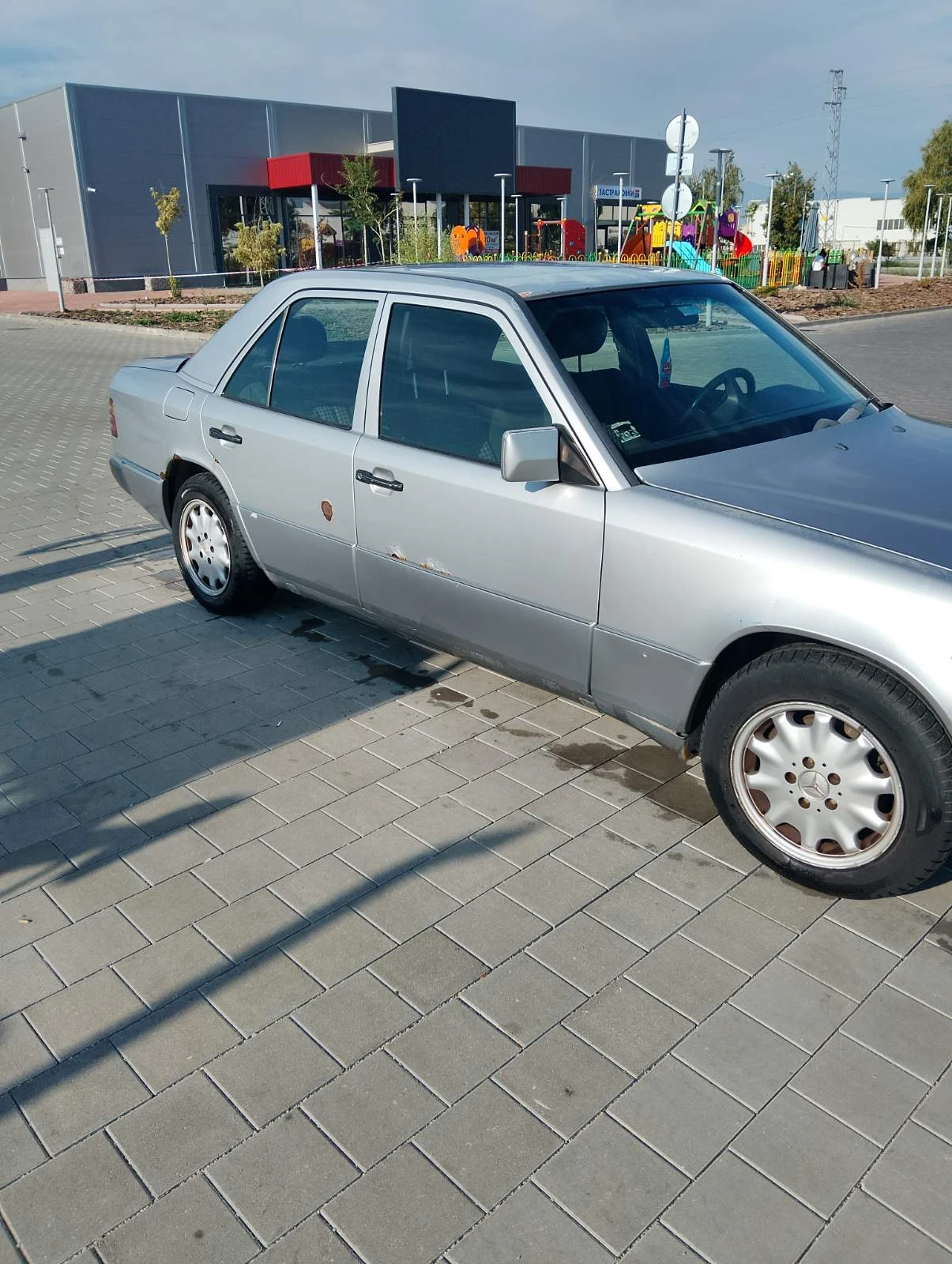 Mercedes-Benz 124  - изображение 5