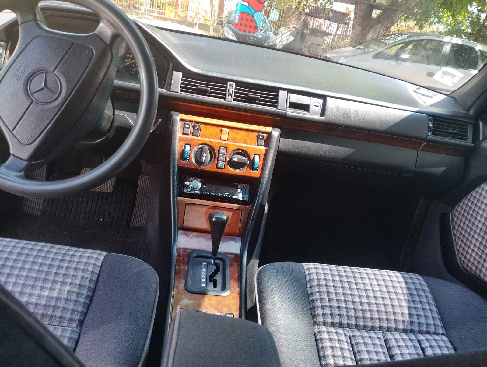 Mercedes-Benz 124  - изображение 8