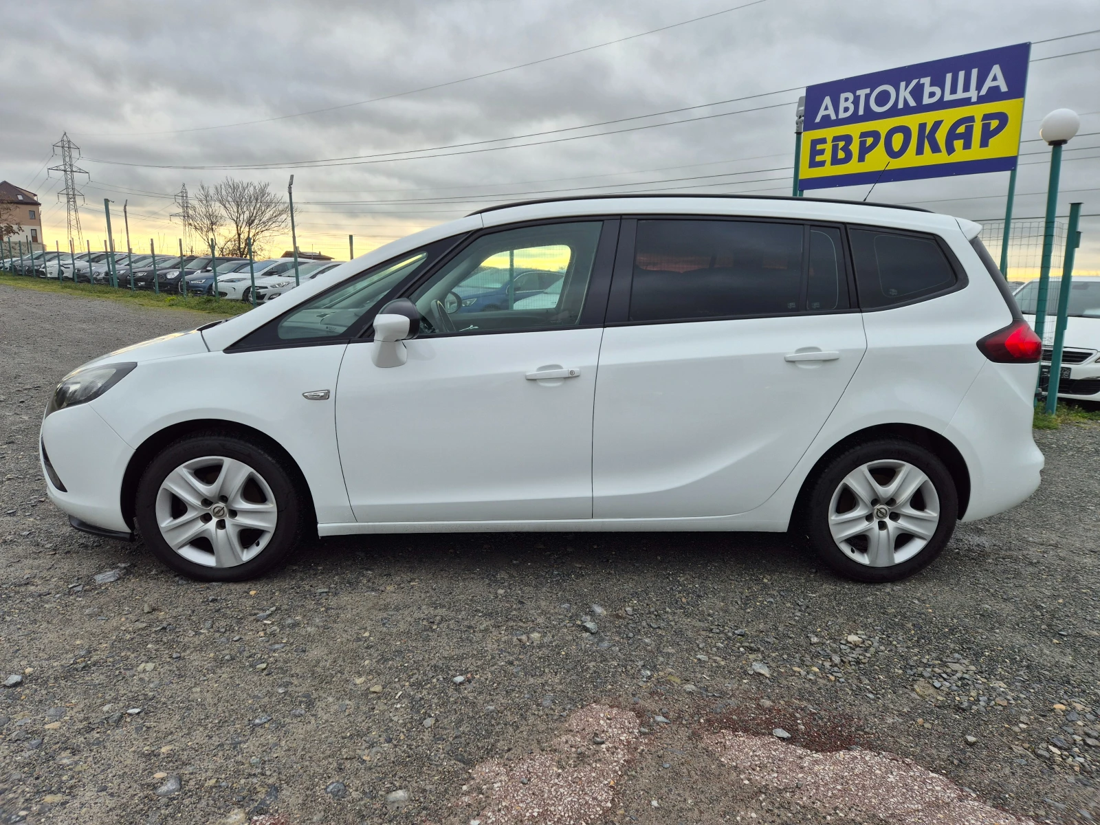 Opel Zafira Tourer 2.0CDTI 130кс, снимка 2 - Автомобили и джипове - 53393853