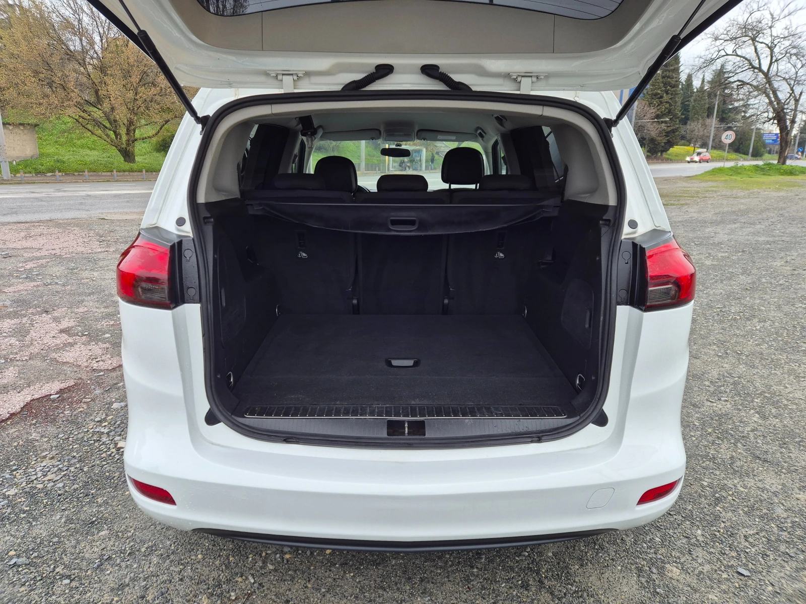 Opel Zafira Tourer 2.0CDTI 130кс, снимка 11 - Автомобили и джипове - 53393853