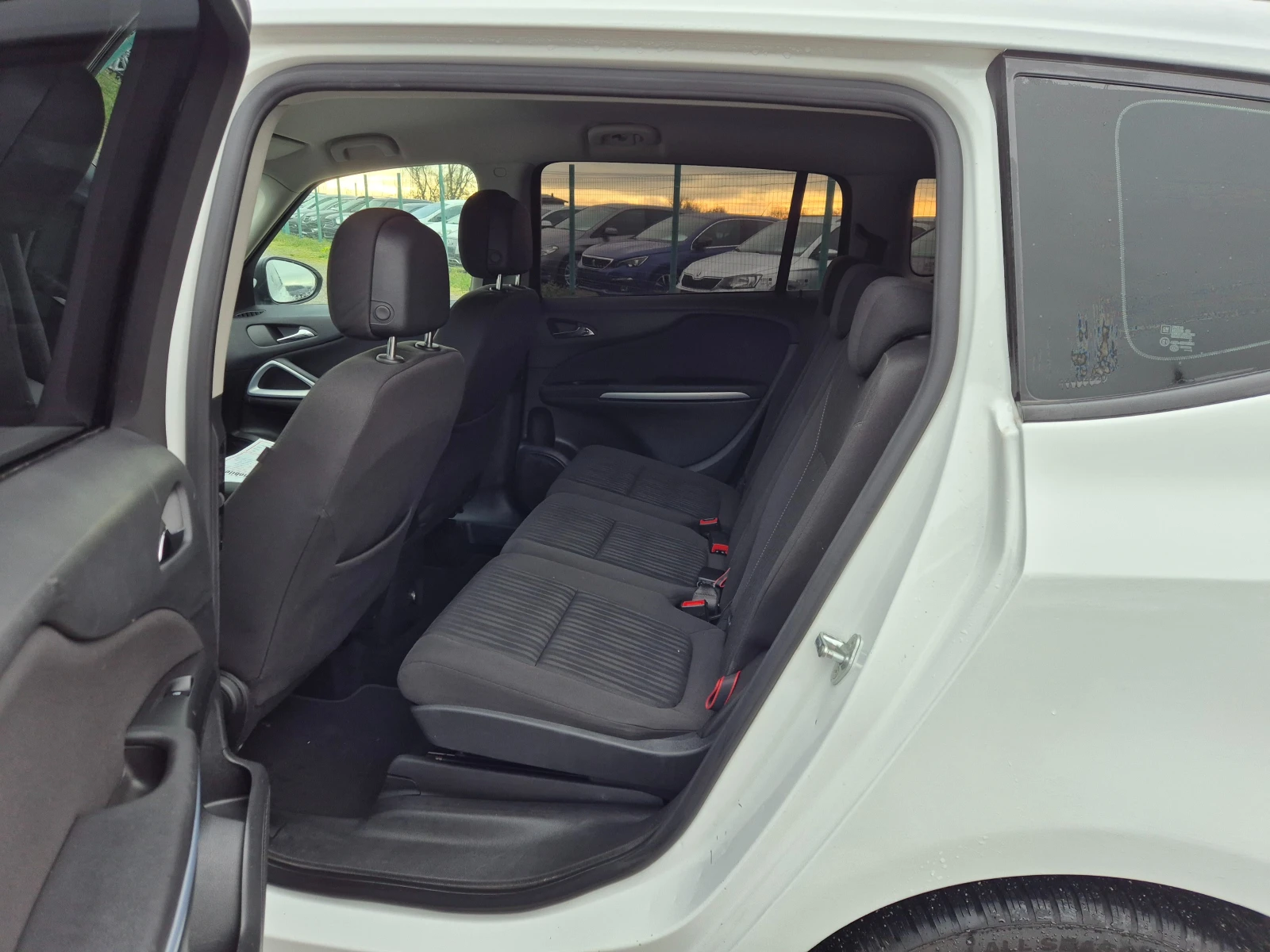 Opel Zafira Tourer 2.0CDTI 130кс, снимка 12 - Автомобили и джипове - 53393853