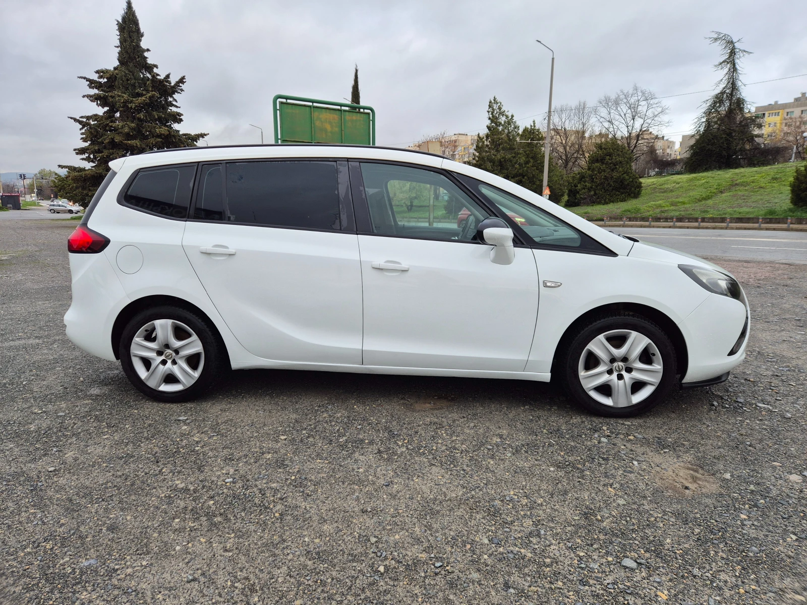 Opel Zafira Tourer 2.0CDTI 130кс, снимка 6 - Автомобили и джипове - 53393853