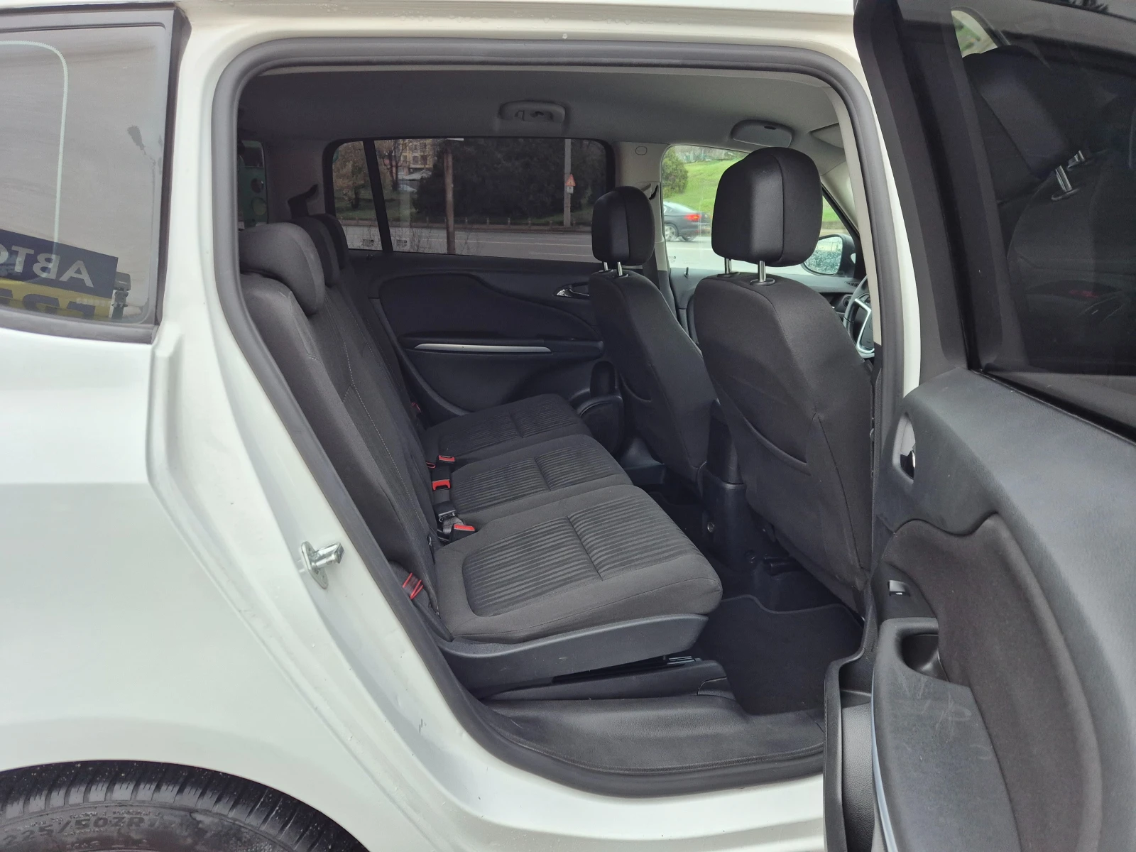 Opel Zafira Tourer 2.0CDTI 130кс, снимка 10 - Автомобили и джипове - 53393853