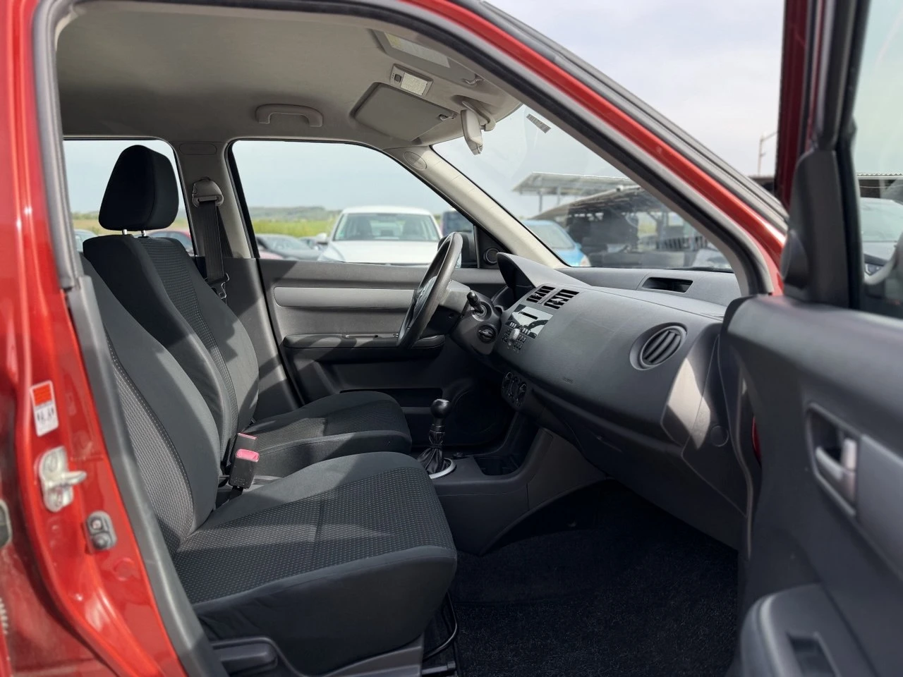 Suzuki Swift 1.3i, снимка 14 - Автомобили и джипове - 54233948